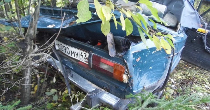 В Яранском районе ГАЗ вытолкнул «шестёрку» в кювет