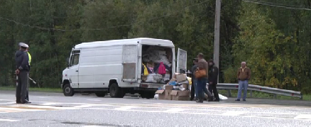 Кировскими полицейскими остановлен фургон с грузом контрафактного товара