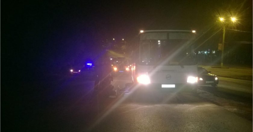 В Нововятске у переезда автобус насмерть сбил женщину