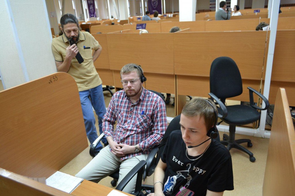 В Контакт-центре в Кирове журналисты и блогеры ответили на звонки жителей Приволжского федерального округа