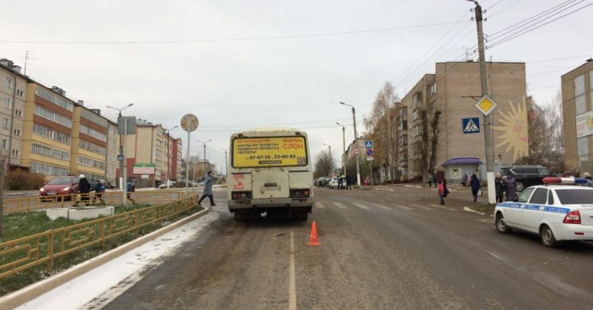 В Радужном столкнулись автобус и грузовик