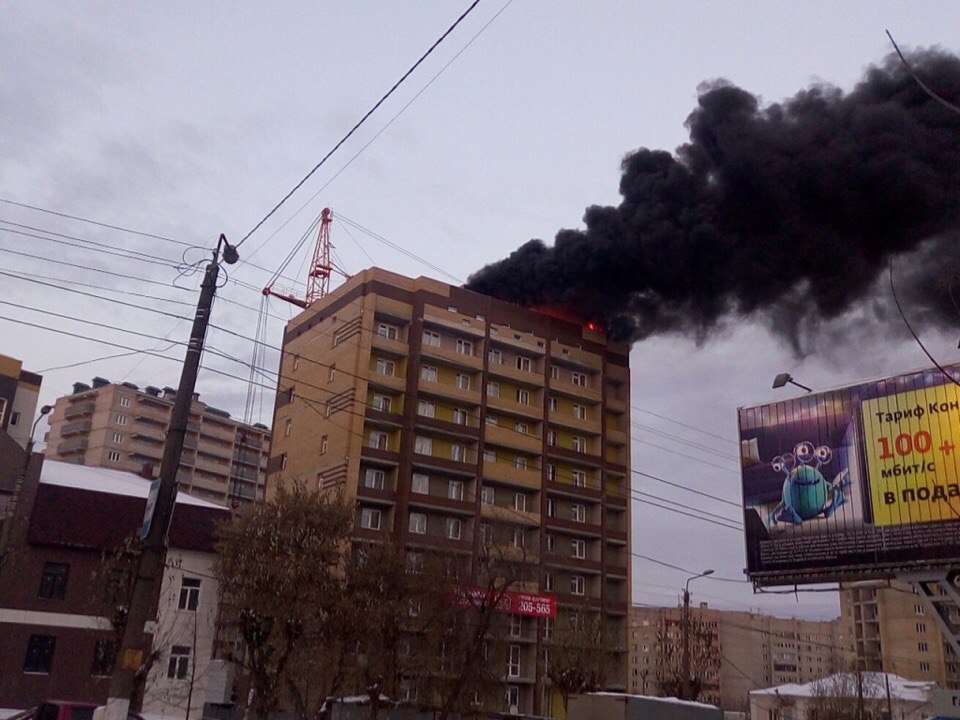 В Кирове полыхала новостройка. ВИДЕО