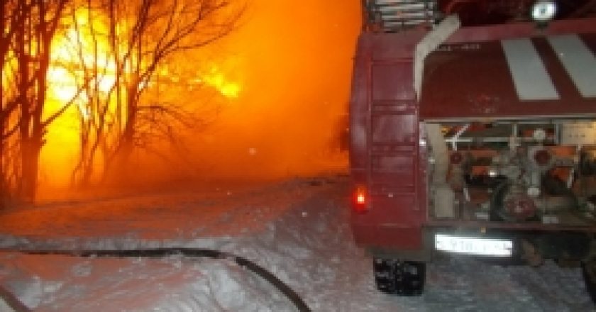 40 человек эвакуировали из горевшей девятиэтажки в Кирове Пожар начался из-за шалости 5-летнего ребенка