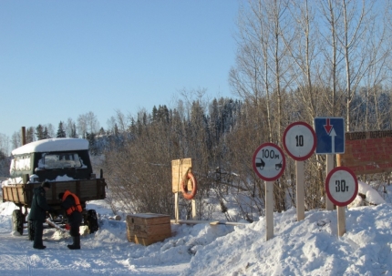 В Кировской области открыта первая в сезоне автомобильная ледовая переправа