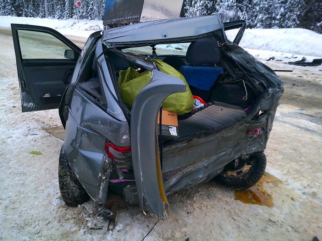 19-летний пассажир пострадал при столкновении ВАЗа и грузовика Scania