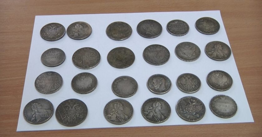 Мошенник продал кировчанину копии царских монет за 60 тысяч рублей