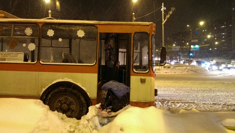 В Кирове во время движения загорелся троллейбус
