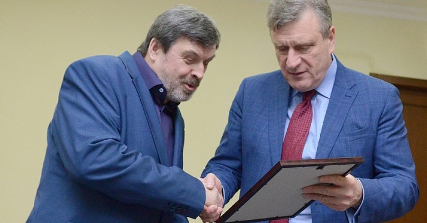 Игорь Васильев вручил писателю Николаю Пересторонину премию имени А.И. Герцена