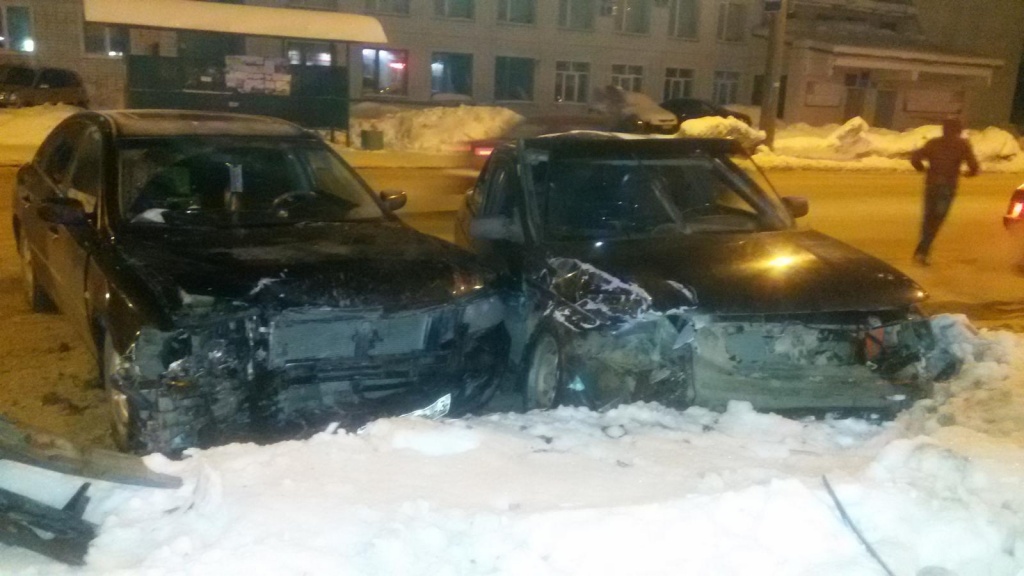 В Кирове «десятка» влетела в Hyundai: двое пострадавших