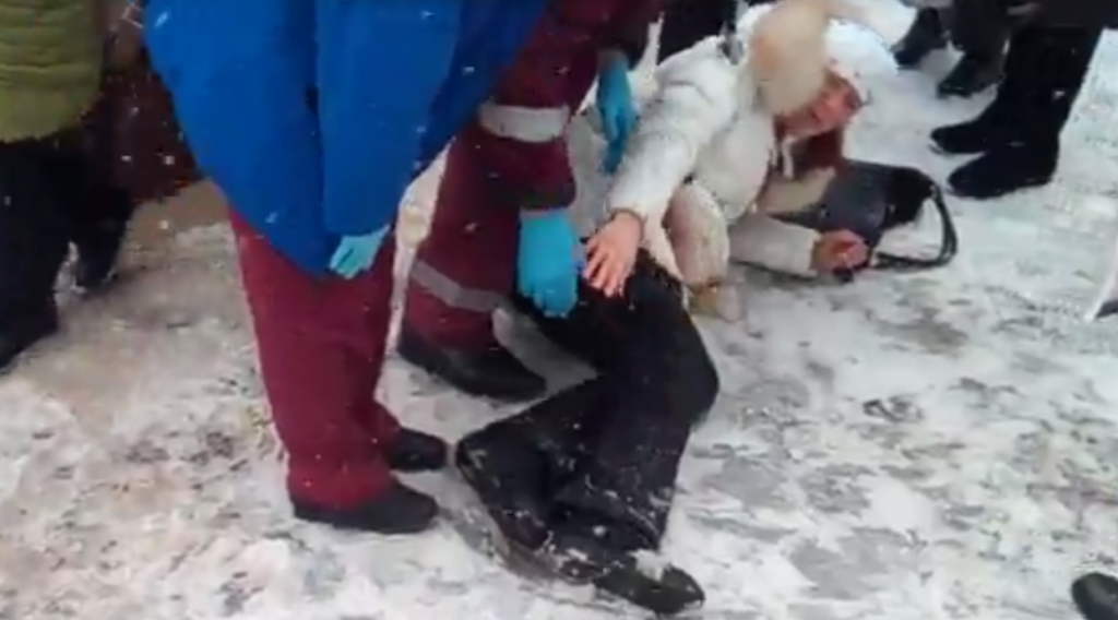 В Кирове на улице Ленина женщина сломала ногу