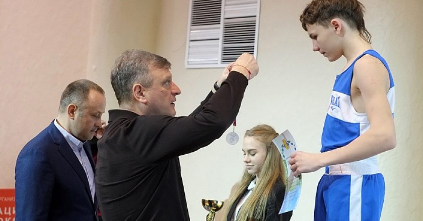 Игорь Васильев поздравил боксеров, прошедших отбор на первенство России среди юношей 15- 16 лет