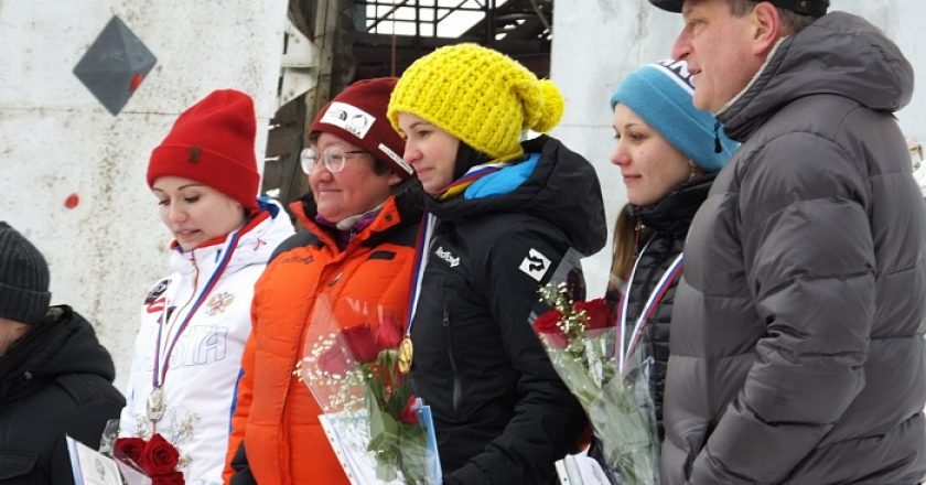 Игорь Васильев наградил чемпионов России по ледолазанию