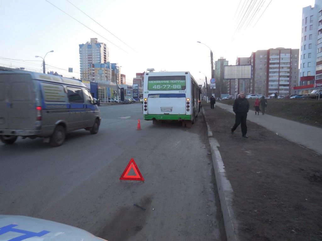 В Кирове девушка получила травму в пригородном автобусе