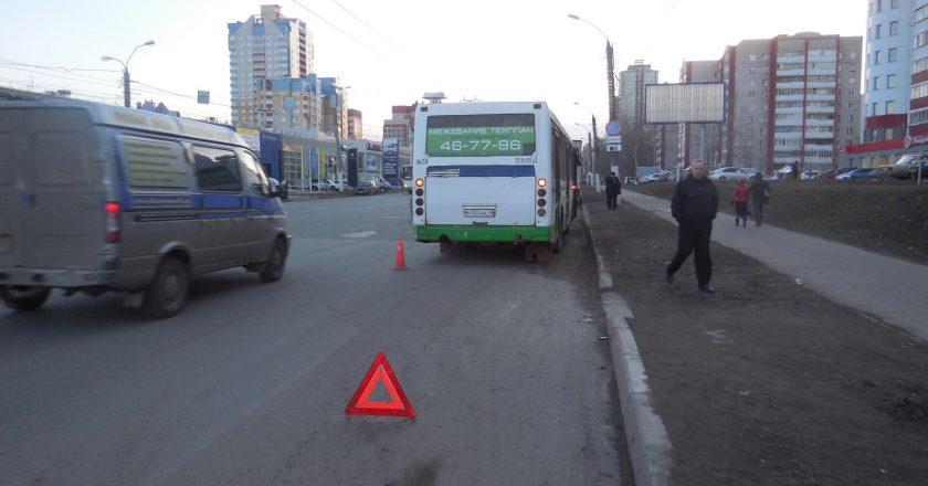 В Кирове девушка получила травму в пригородном автобусе