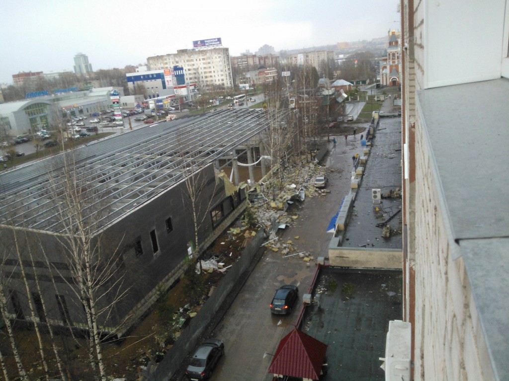 В Кирове рухнула стена строящегося спорткомплекса