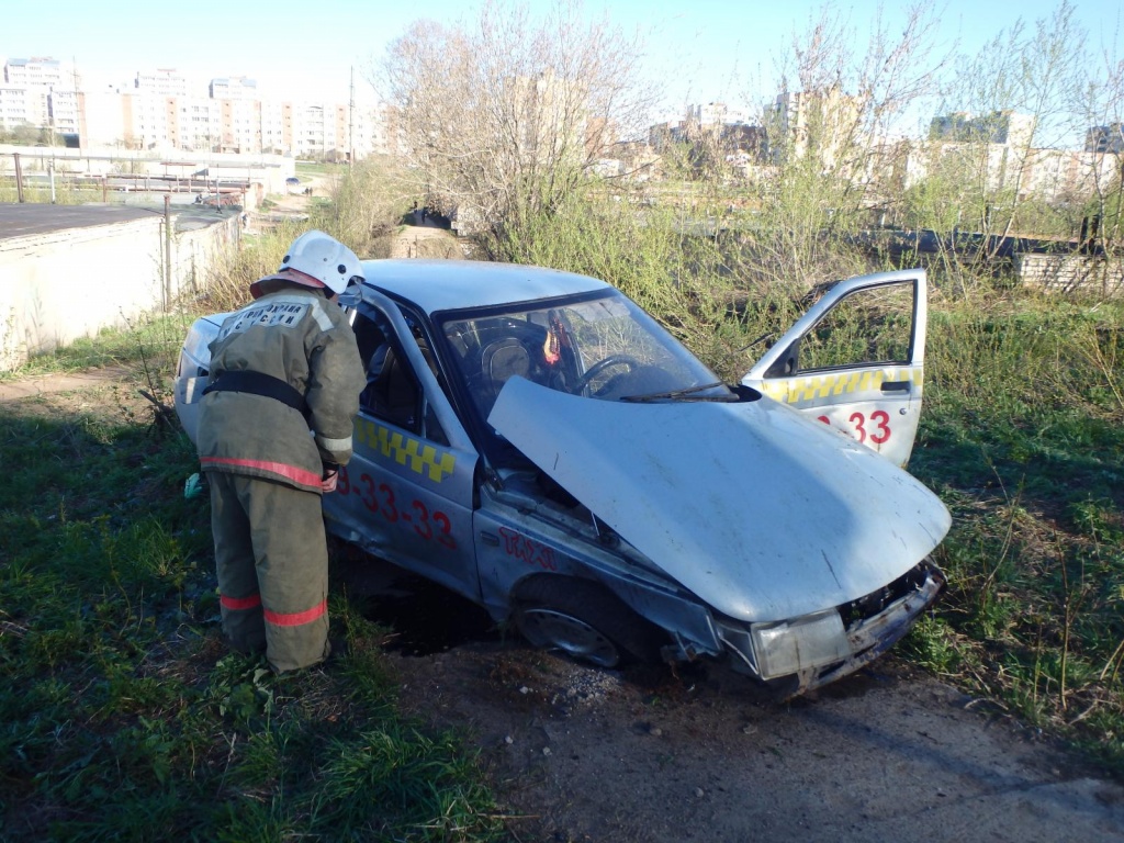 В Кирово-Чепецке перевернулся пьяный таксист: трое пострадавших