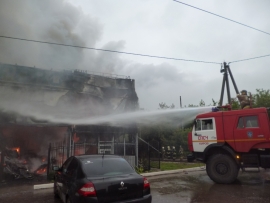 В Кирове сгорел офисно-торговый центр‍