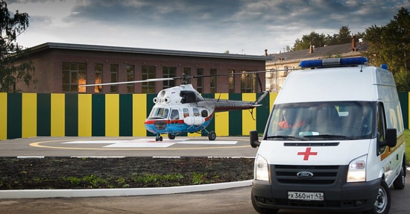 В кировскую травмбольницу впервые доставили пациента на вертолете