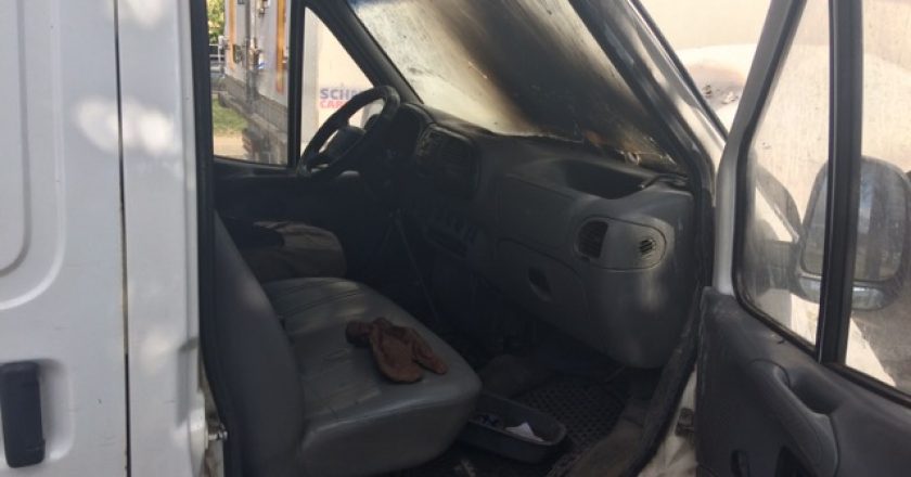 Две машины сгорели в гараже жителя Кировской области
