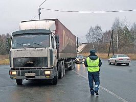 На дороге Киров-Сидоровка ограничено движение большегрузного транспорта