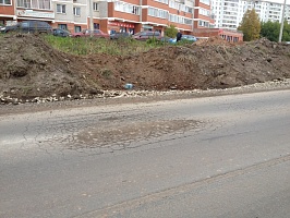 На отремонтированной Комсомольской разрушается новый асфальт