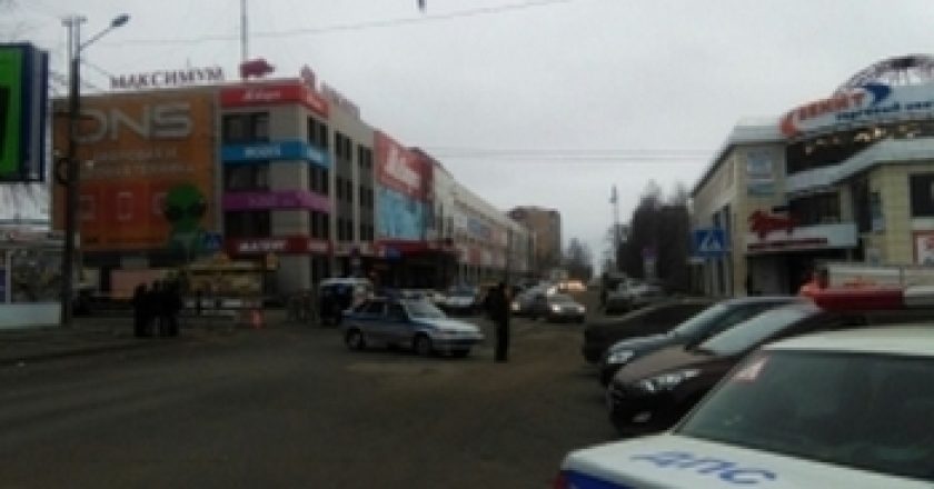 Посетителей торгового центра эвакуировали из-за утечки газа в Кирове