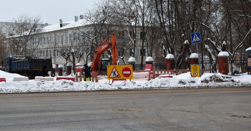 Продлено временное прекращение движения транспорта по улицам Комсомольской и Попова в Кирове