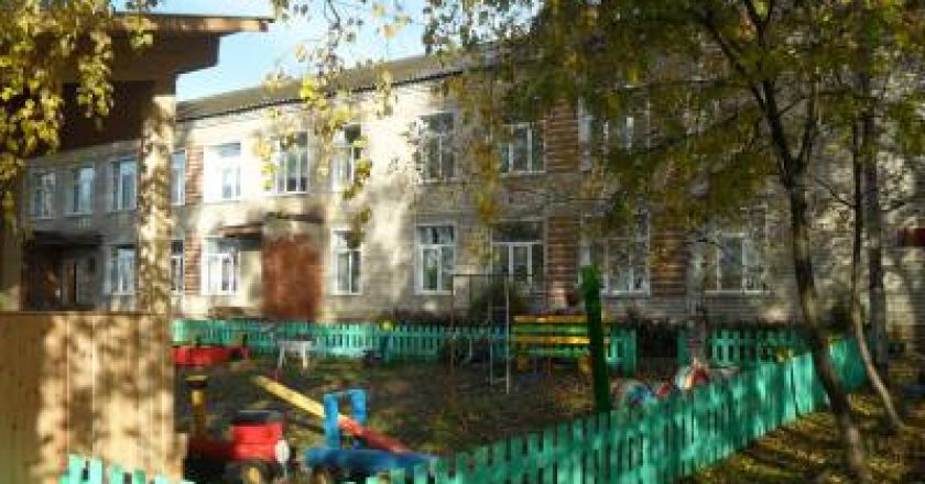 Часть стены обвалилась в детском саду в Кировской области
