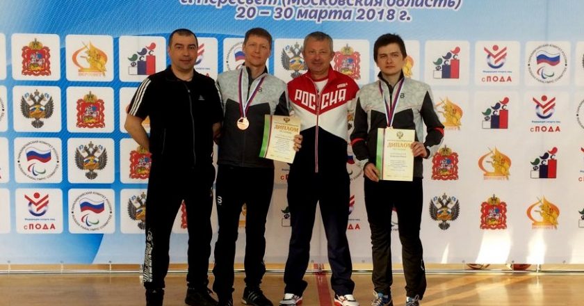 Бронзовая медаль и почетная третья ступень пьедестала досталась представителям Кировской области Радалю Кагарманову и Василию Коробейникову.