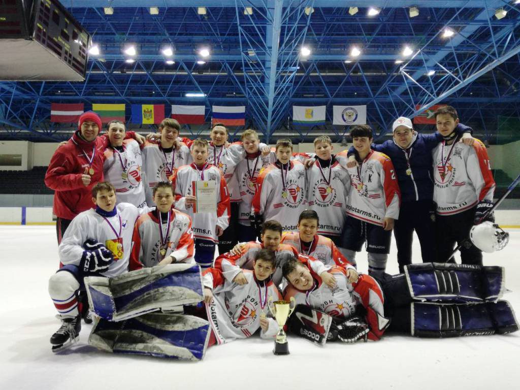 В Кировской области области стартовал поощрительный турнир для юных хоккеистов «Надежда».
