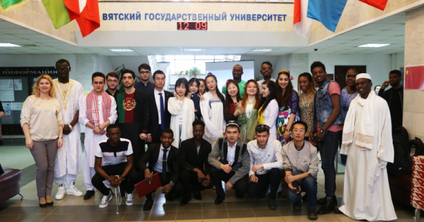 Иностранные обучающиеся познакомили студентов и преподавателей ВятГУ с культурными традициями своих стран