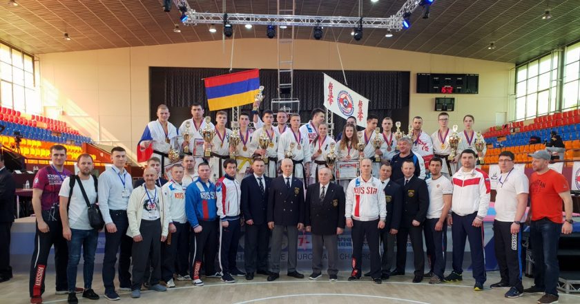 Девять наград завоевали кировские бойцы на чемпионате и первенстве Европы по киокушинкай
