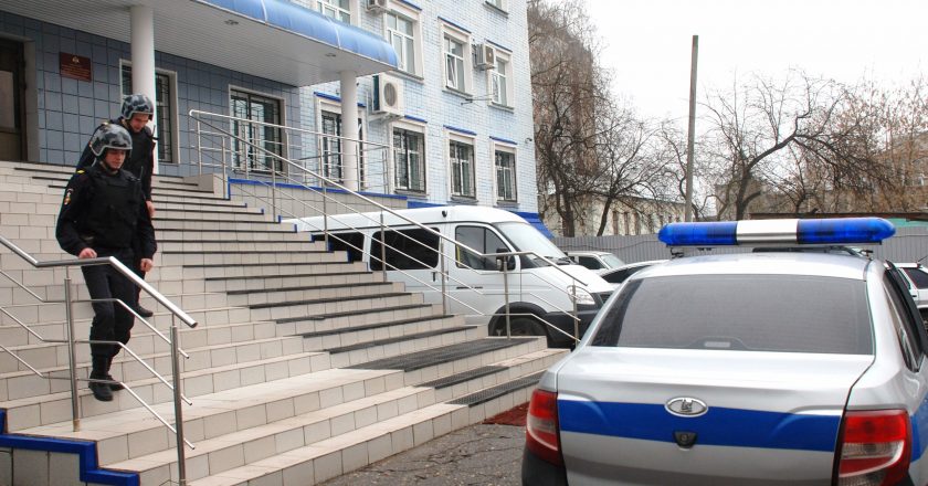 В Кирове росгвардейцы задержали мужчину, подозреваемого в краже из ломбарда