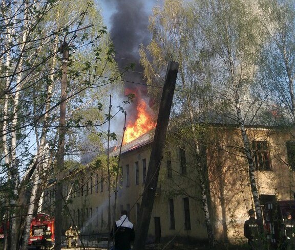 В Кирове загорелось здание на территории КВАТУ