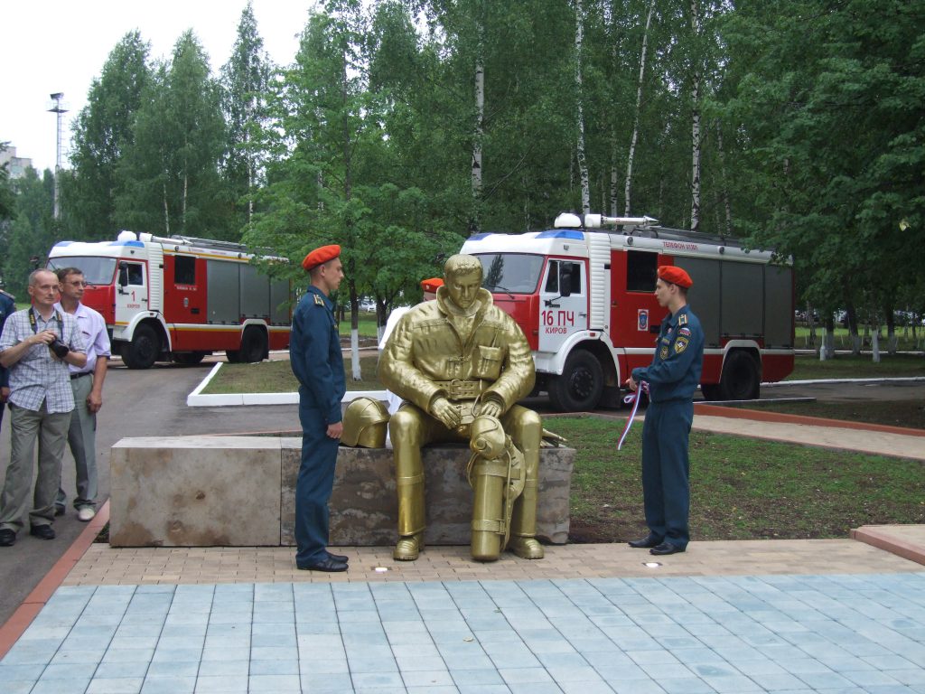 В Кирове открыт памятник погибшим пожарным