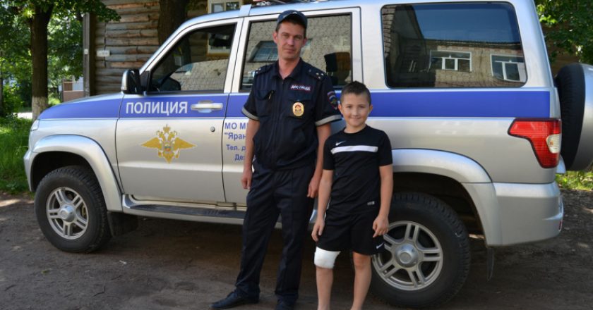 В Кировской области сотрудник ГИБДД оказал травмированному ребенку первую помощь и доставил его в больницу