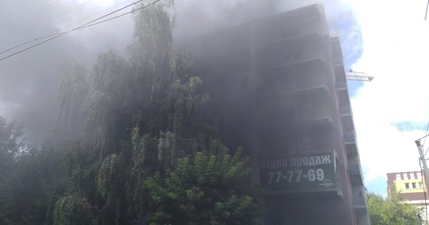 В Кирове загорелся строящийся дом у Центрального рынка