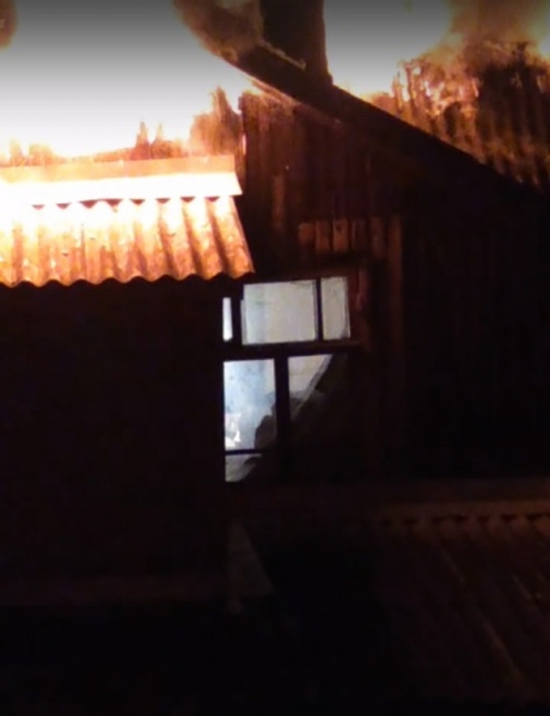 В Кирове снова пожар: в горящем жилом доме чуть не погибли люди