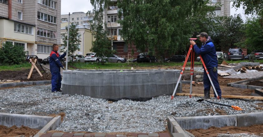 В Кирове продолжают строительство фонтана «Парящий камень»