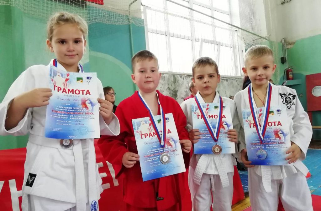 Кировские спортсмены успешно выступили на турнире по универсальному бою