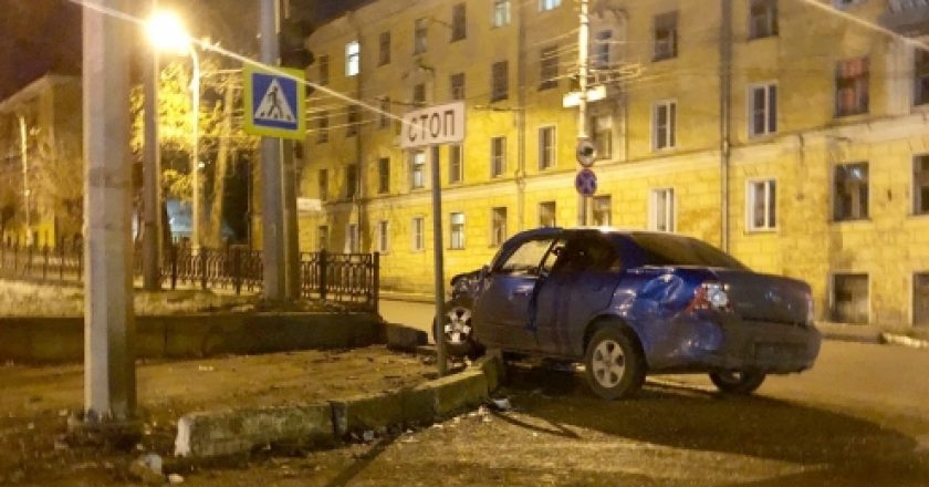 В Кирове случилась авария с участием машины «скорой помощи»