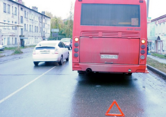 За один день в Кирове три пассажира получили травмы, упав в автобуса