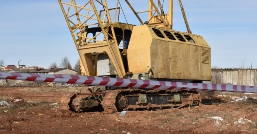 Власти Кирова ищут владельцев брошенных башенных кранов