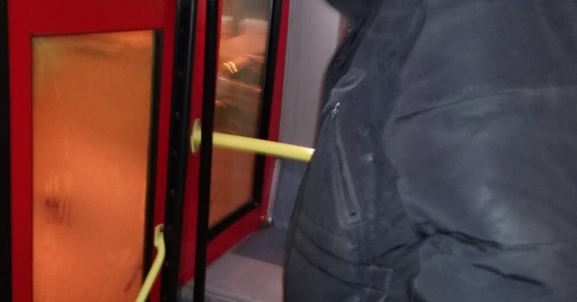В Кирове в автобусе заметили эксгибициониста