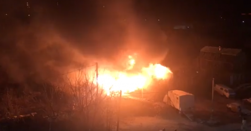 Ночью в Кирове сгорел заброшенный дом