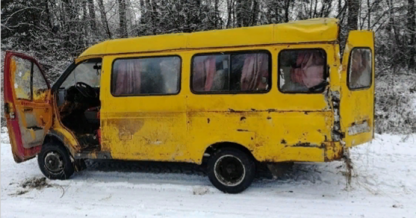 В Оричевском районе микроавтобус с пассажирами ушел в кювет