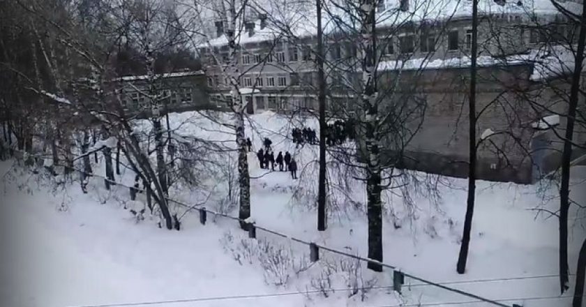 В Кирово-Чепецке эвакуировали школу из-за перцового баллончика