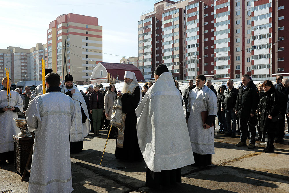 В Кирове освящен крест на месте строительства нового храма