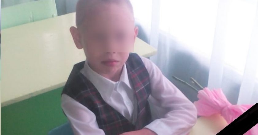 В Кировской области 9-летний мальчик погиб, занимаясь дома на турнике