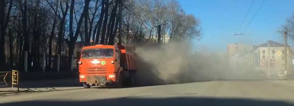 пыльная уборка улиц в Кирове